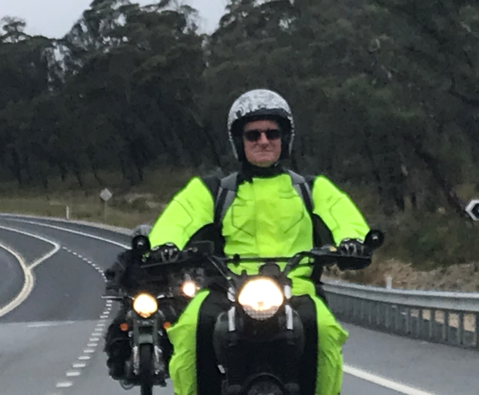 A person riding a motorcycle

Description automatically generated with medium confidence